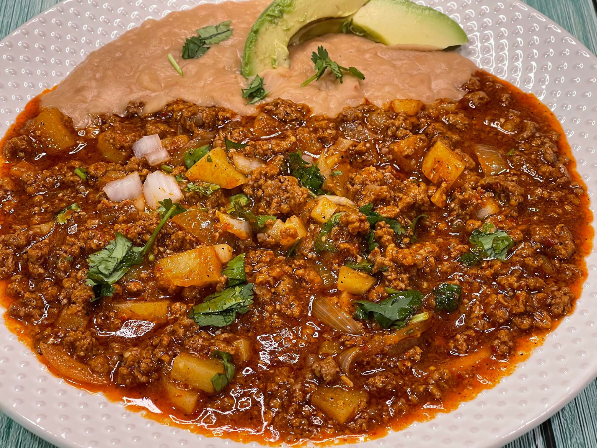 carne-molida-en-salsa-roja